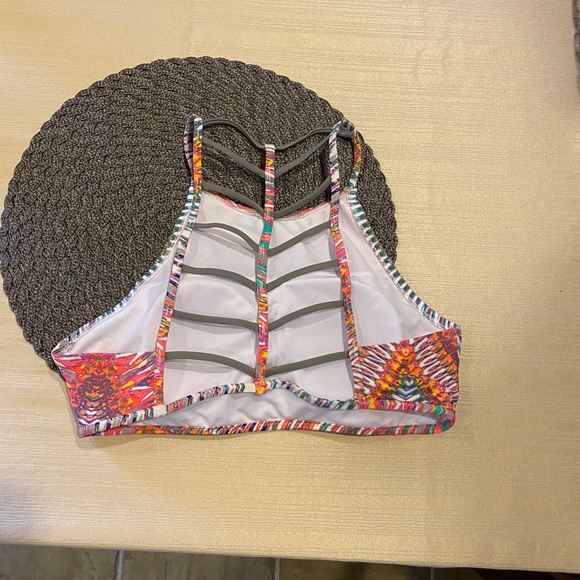 Bikini - Picture 3 of 3